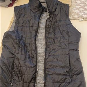 Reversible puffy vest